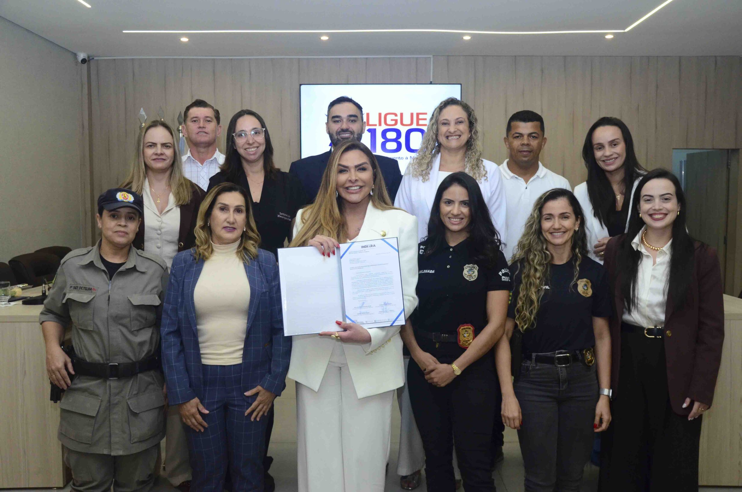 CÂMARA MUNICIPAL DE INDIARA PROMOVE GRANDE ENCONTRO DE MULHERES COM A PRESENÇA DA DEPUTADA FEDERAL SILVYE ALVES