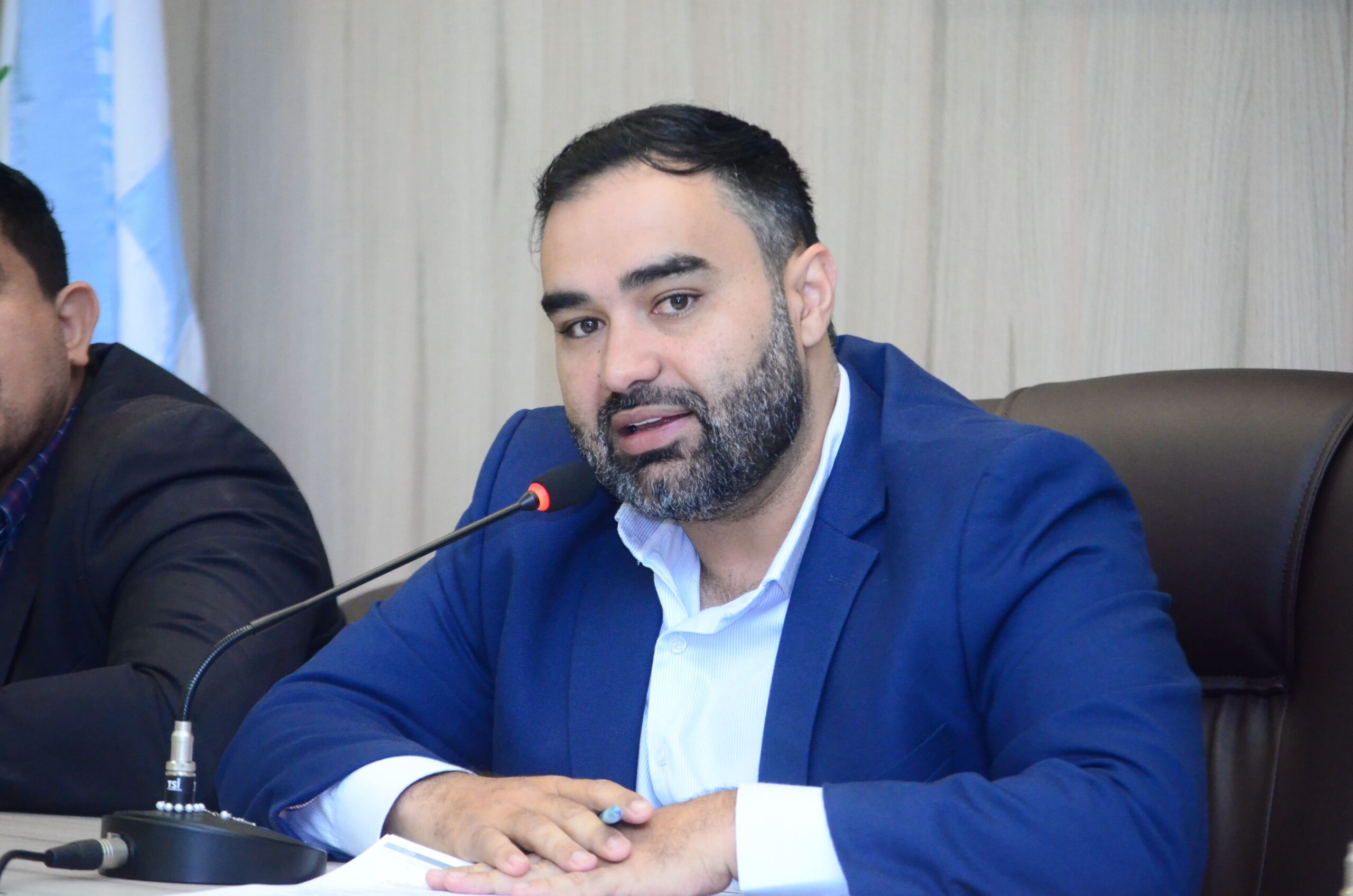 Presidente Dr. Hélio Júnior apresenta projeto que concede título de Utilidade Pública à Casa de Apoio CAROL
